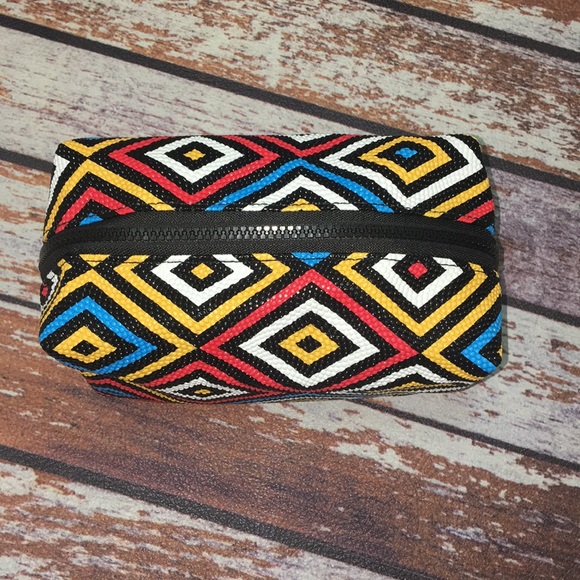 🌺Beautiful Bright Geometric Print Cosmetic Bag - Picture 3 of 5